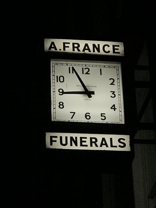 Foto d'estoc gratuïta de fosc, funerals, horari
