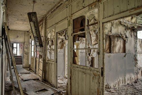 Fotobanka s bezplatnými fotkami na tému interiér, opotrebované, opustená budova