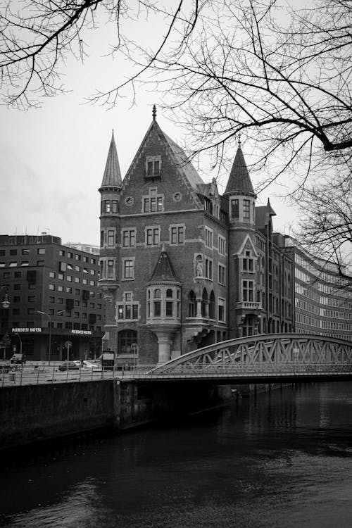 Základová fotografie zdarma na téma architektonický návrh, budova, černobílý