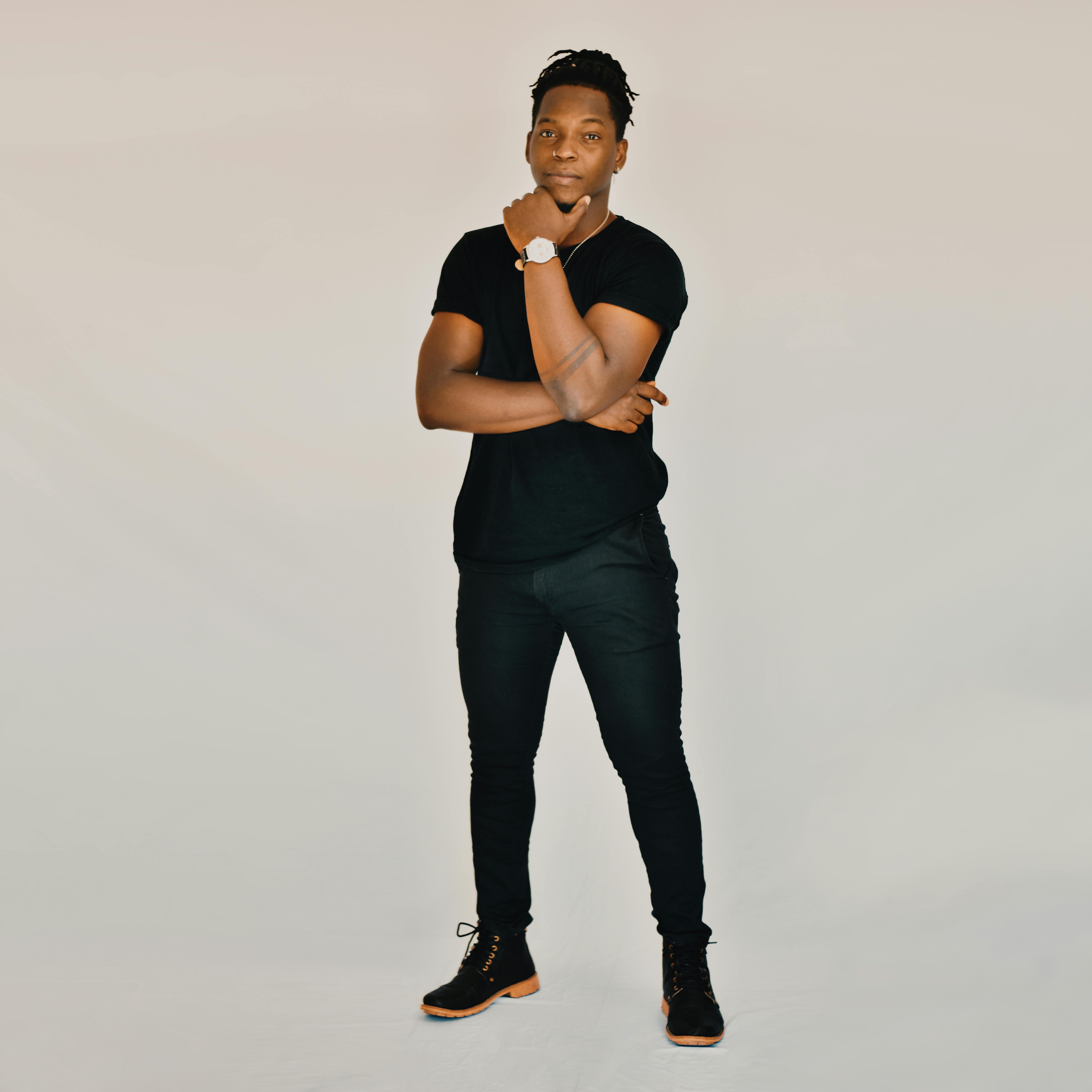 Man in Black Shirt and Black Pants · Free Stock Photo