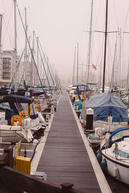 Foggy marina pontoon photo by Sam Clarke on Pexels