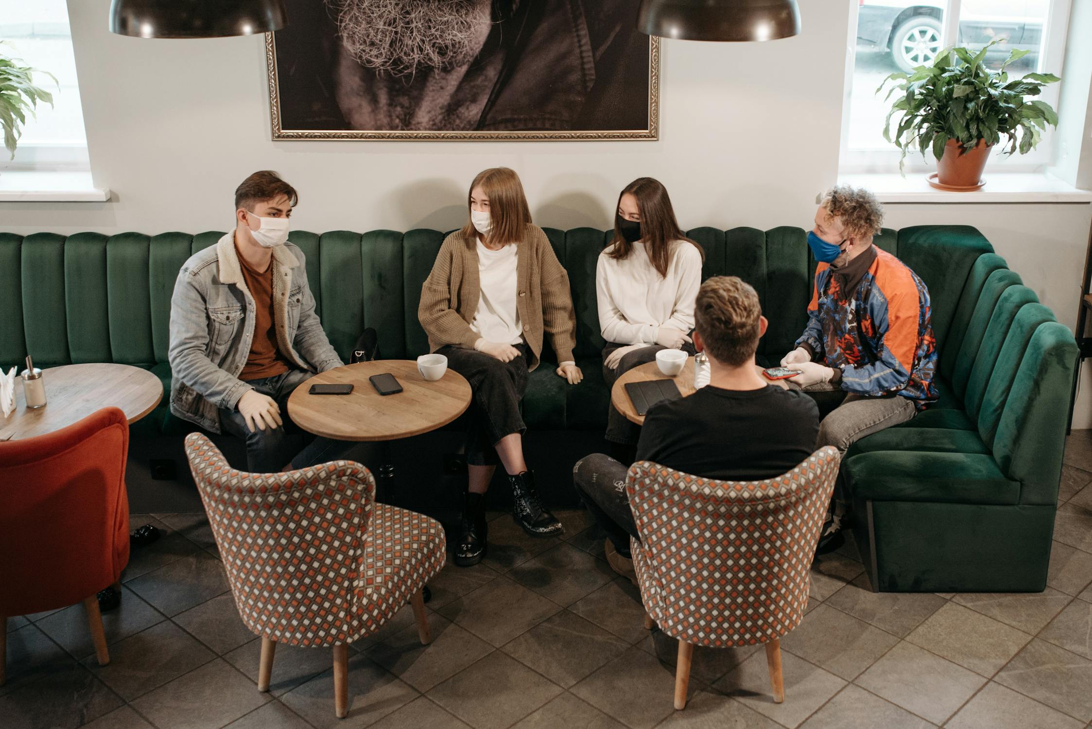 Group of People Sitting on Chair 路 Free Stock Photo