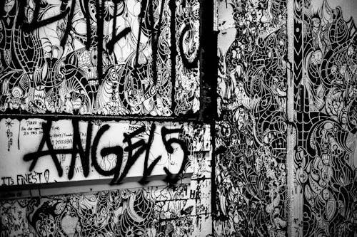 Free Black and white of wall of building with graffiti in city in daytime Stock Photo