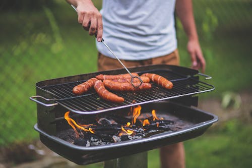 Fotos de stock gratuitas de a la barbacoa, adulto, al aire libre