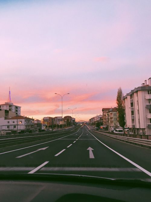 Free A serene view of an empty highway in Aksaray, Turkey during sunrise. Stock Photo