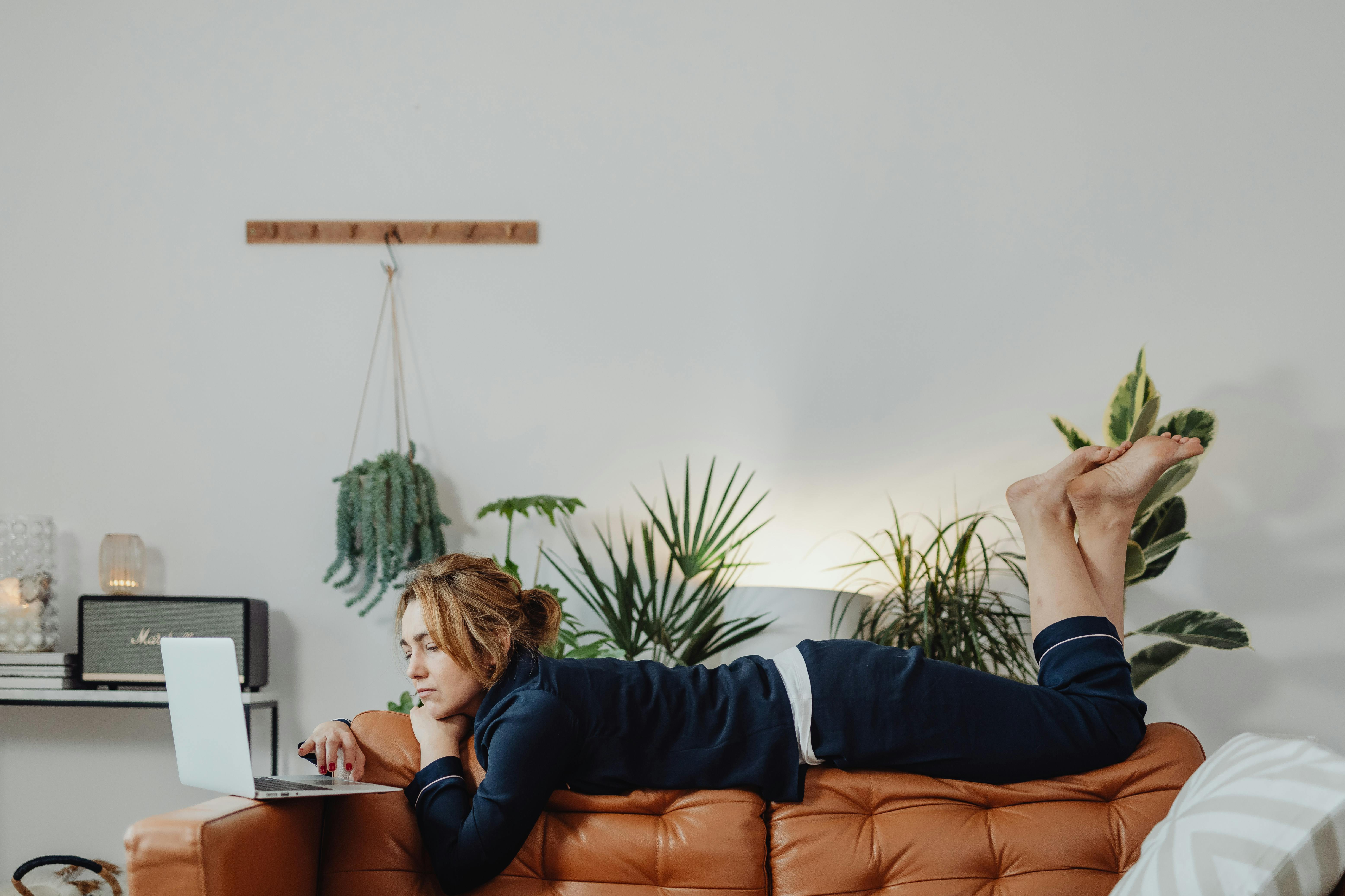 lifestyle hours lifestyle working hours — Photo by www.kaboompics.com on Pexels
