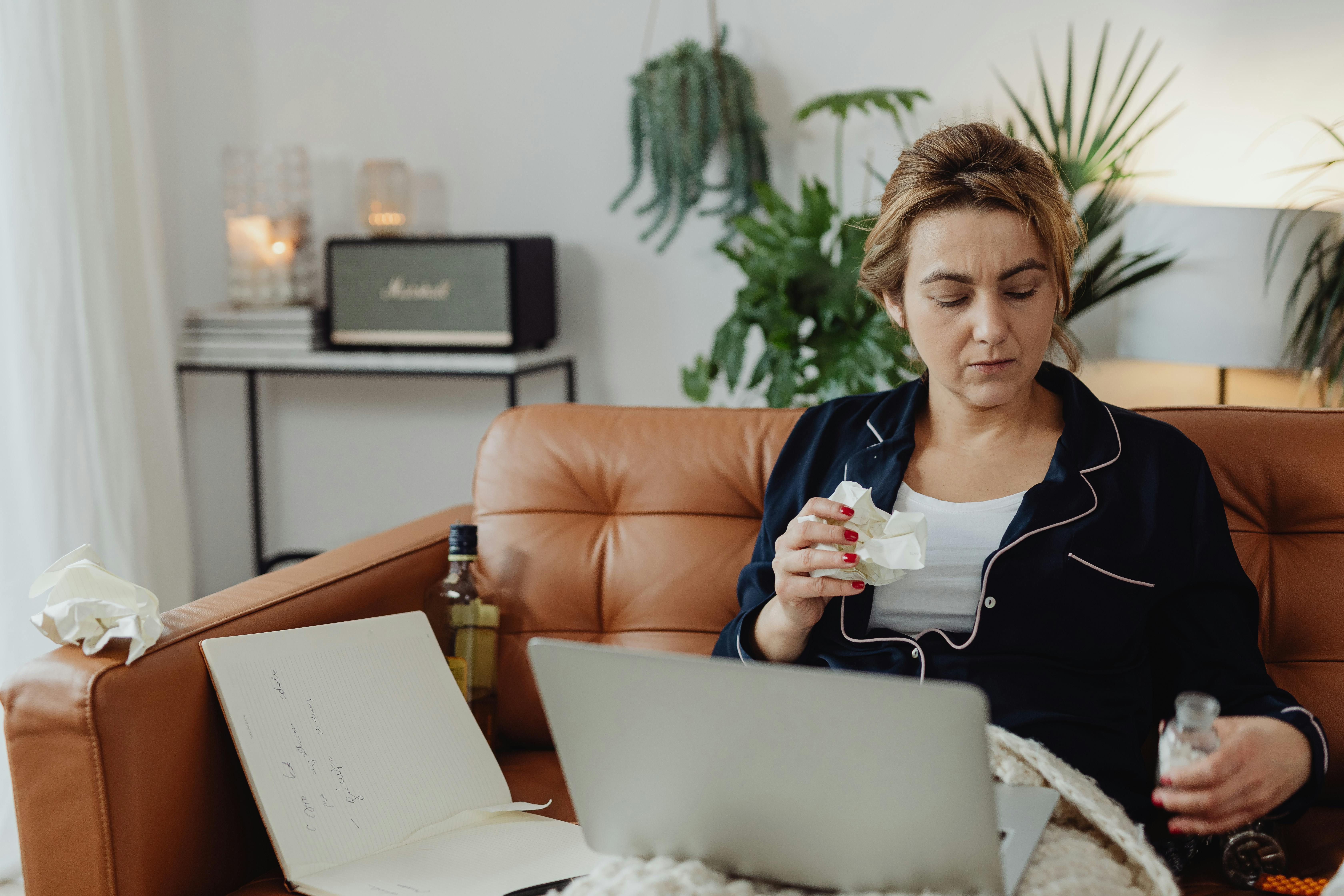 Sinus Symptoms in Winter: Viral vs Bacterial (Why Antibiotics Aren’t Always the Answer)