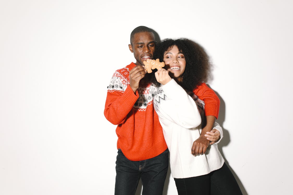 Kostnadsfri bild av afrikansk amerikanska paret, håller, kakor