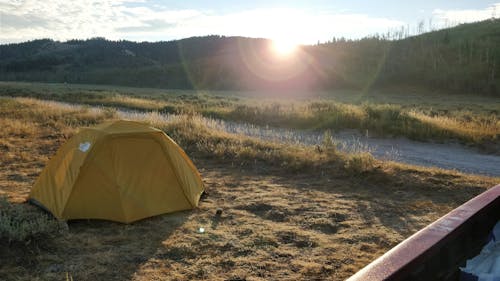 Foto profissional grátis de acampamento, nascer do sol