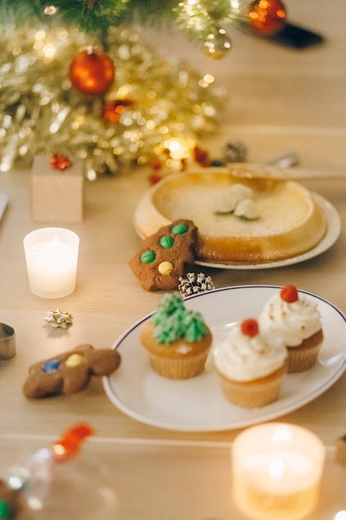 cupcake'ler, dikey atış, Gıda içeren Ücretsiz stok fotoğraf