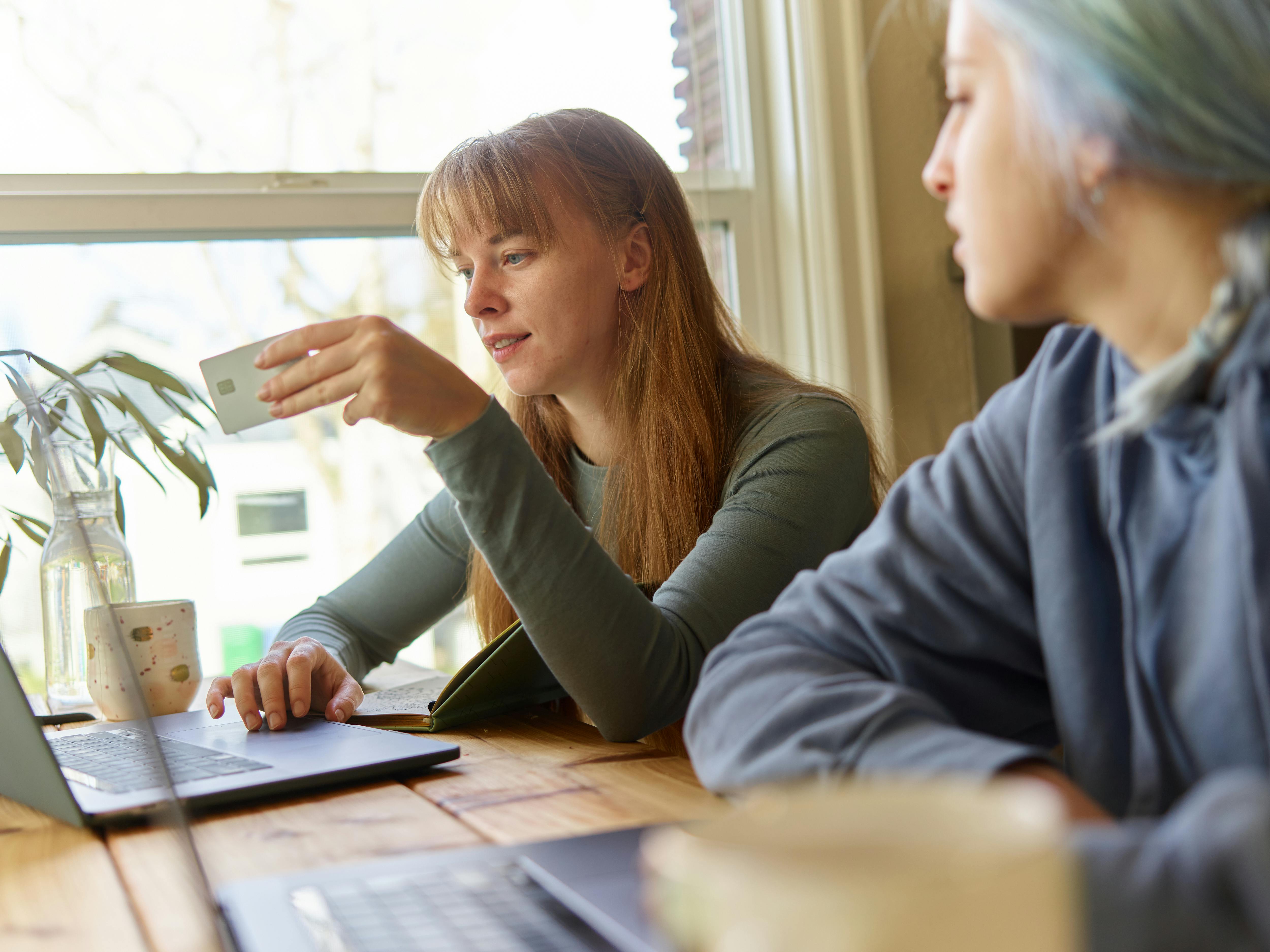 SoFi Unlimited 2% Credit Card Review: Solid Cash Back for SoFi Customers — Photo by ArtHouse Studio on Pexels