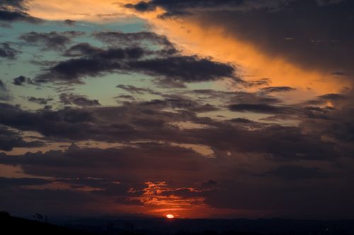 Free A breathtaking view of the sunset with a dramatic sky and vibrant colors. Stock Photo