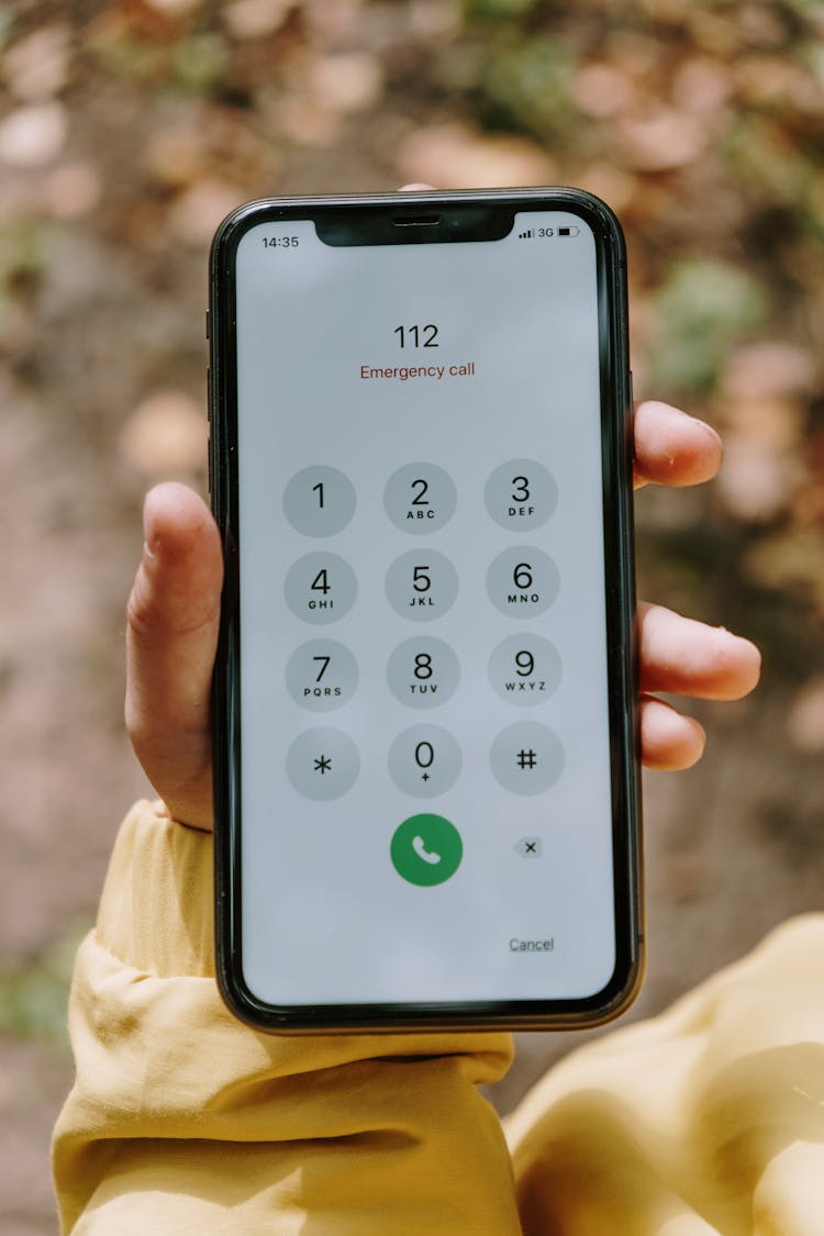 A Mobile Phone Screen On An Emergency Call