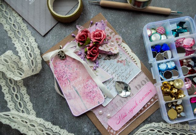 Handmade greeting card with pressed flowers — photo by Victoria Emerson on Pexels