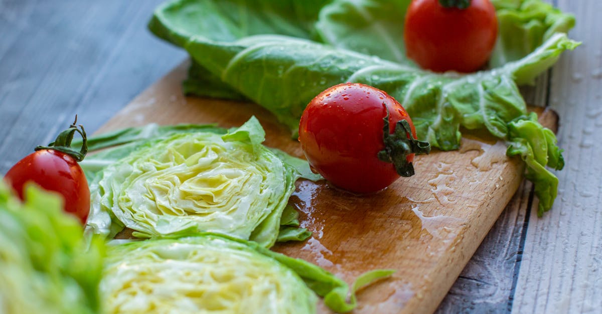 How to cut cabbage into quarters