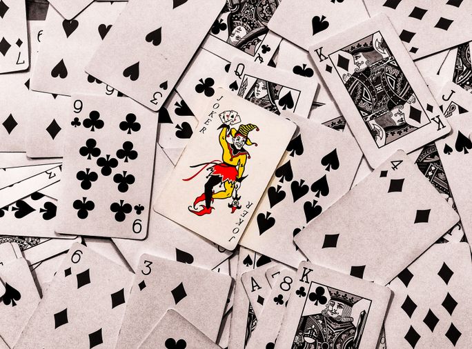 Casino-Bewertungen auf Tablet mit Vergleichstabelle