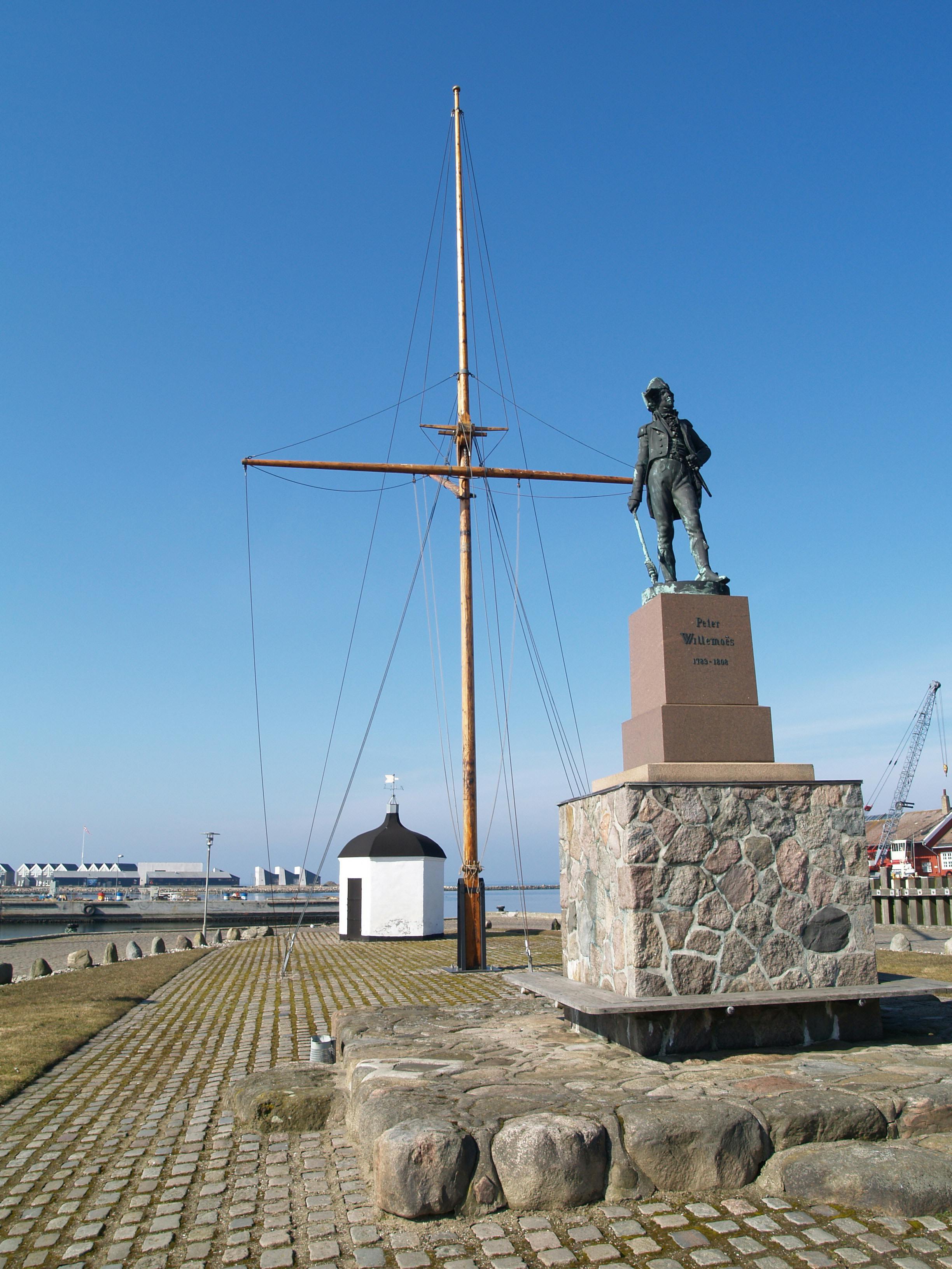 Free stock photo of statue in habour