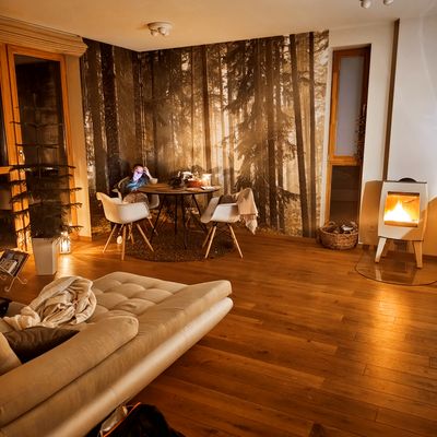 Warm living room with a fireplace and natural decor — photo by Marta on Pexels