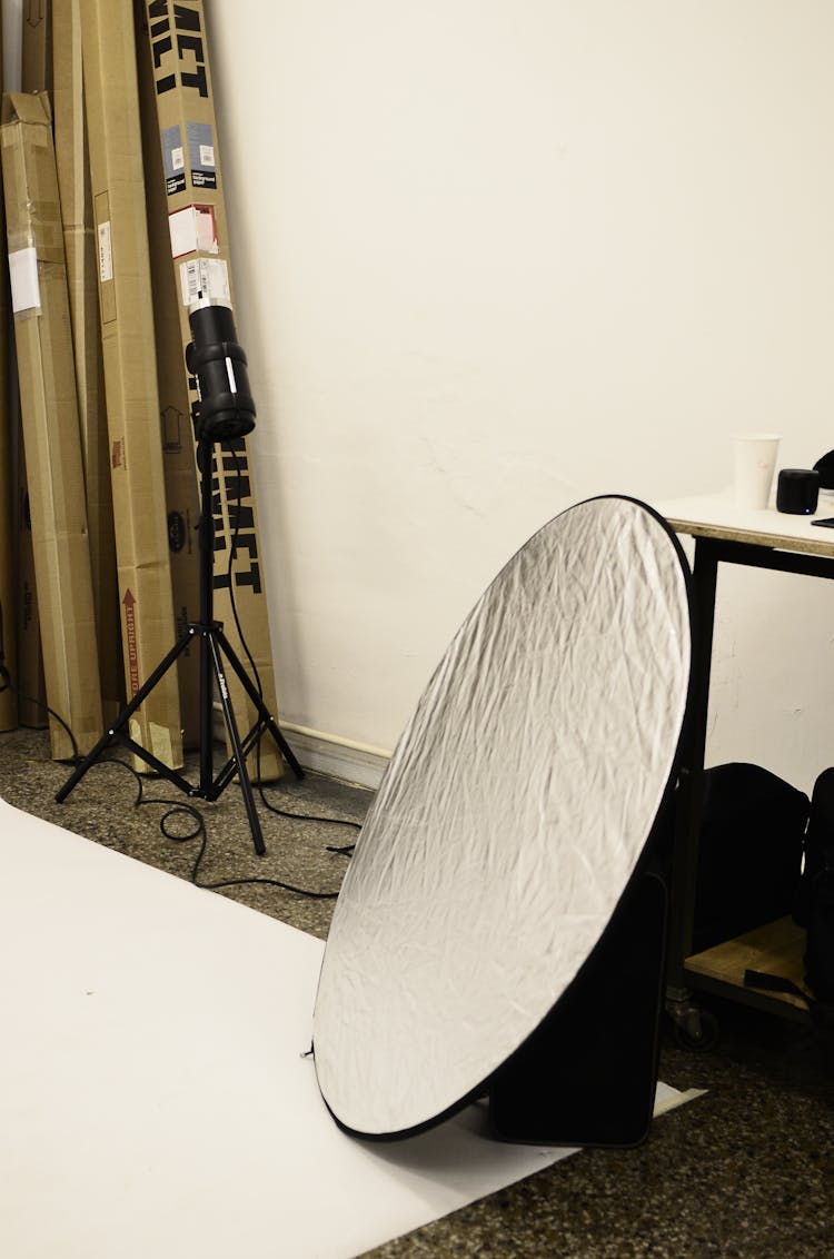 Round Reflector For Photo Session In Studio