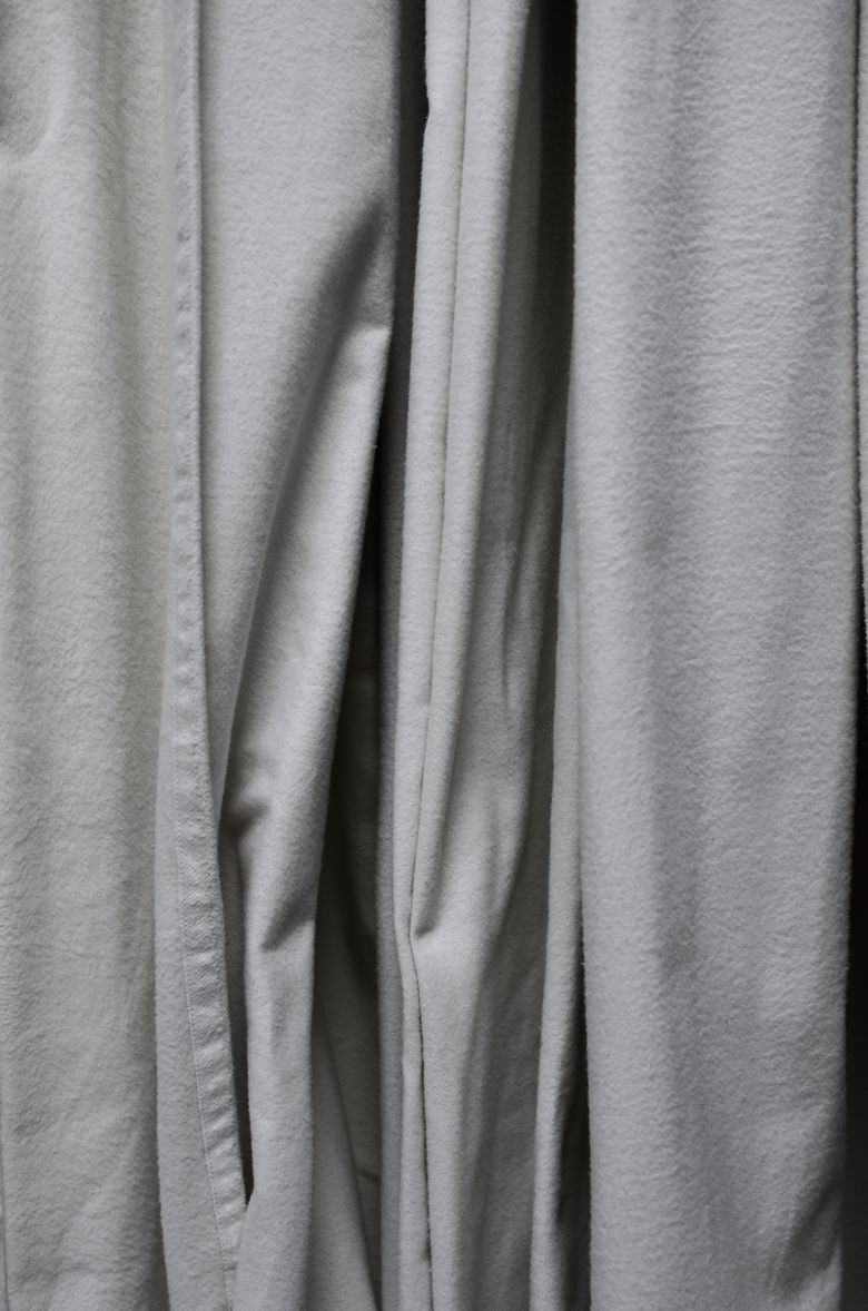 Vellum Hooded Top in grey marl &mdash; photo by Skylar Kang on Pexels
