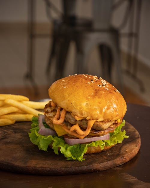 Gratis stockfoto met burger, café eten, french fries