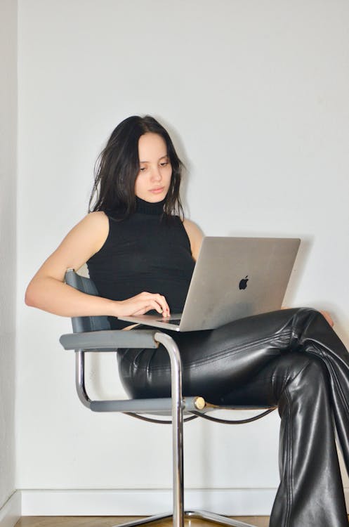 Free Thoughtful woman working on laptop Stock Photo
