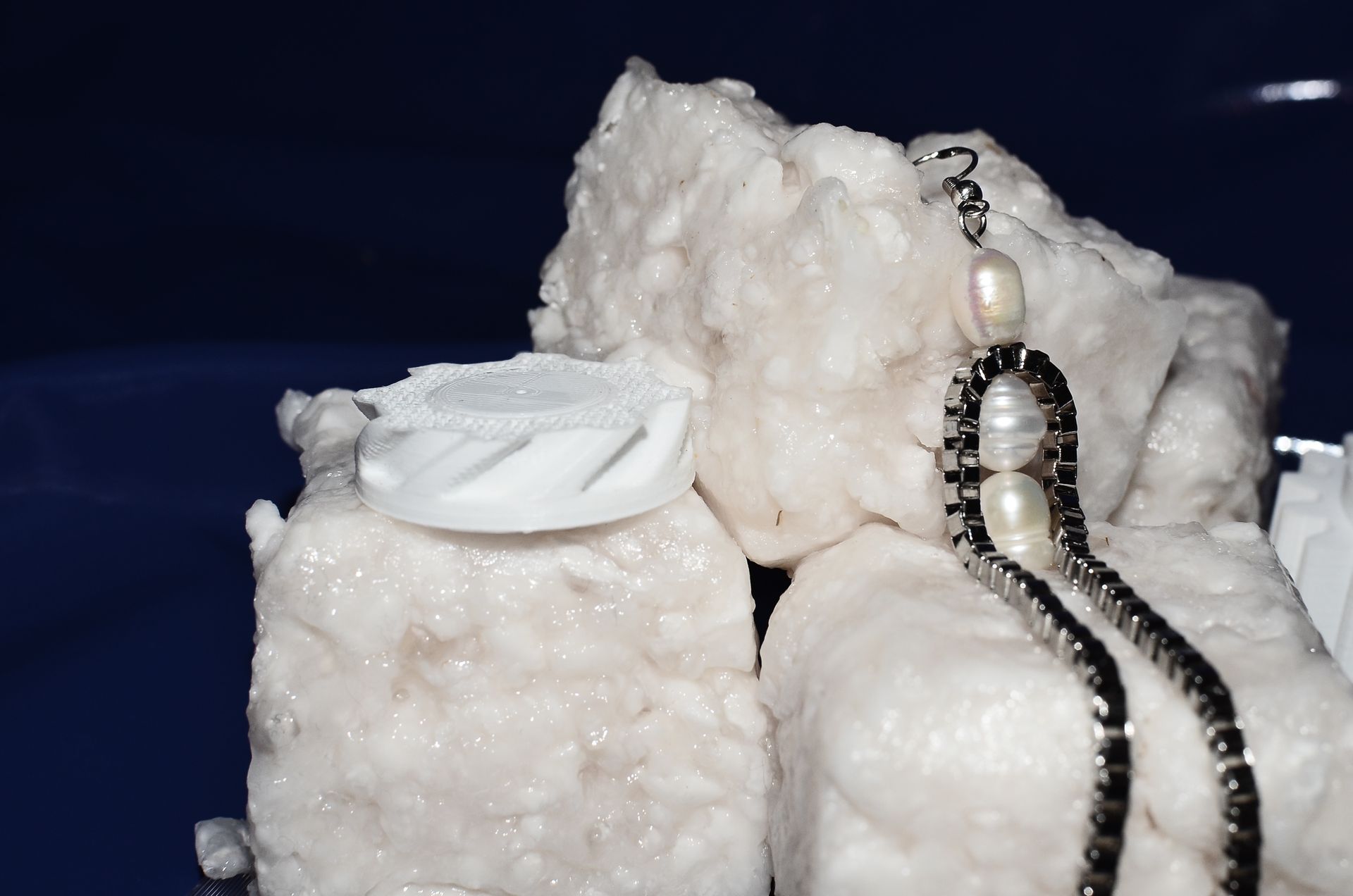 White earrings with pearl and metal chain