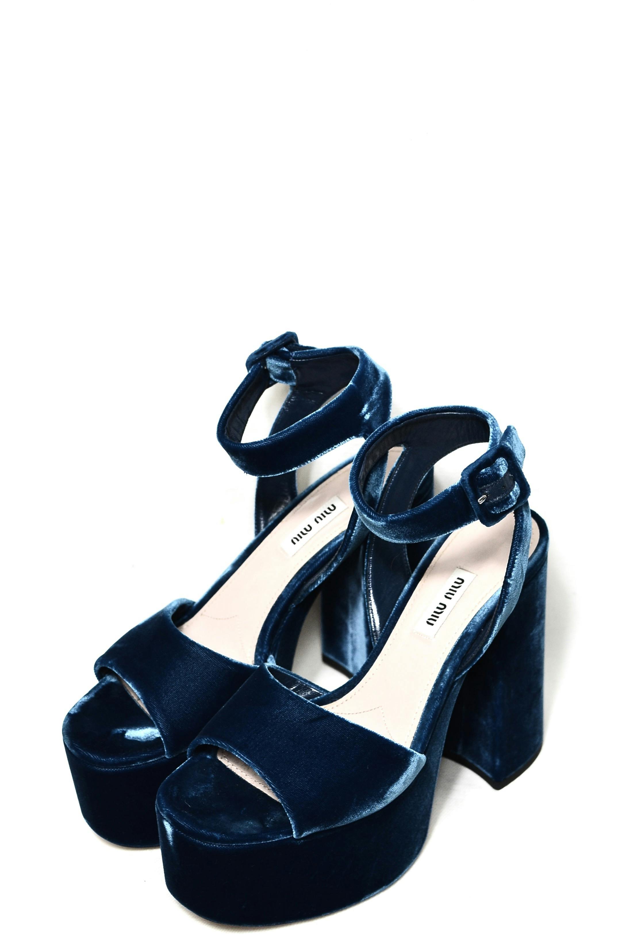 1980s Coach Dark Navy Blue Leather Crossbody Handbag – Mabel D. Orr Fashion  Boutique