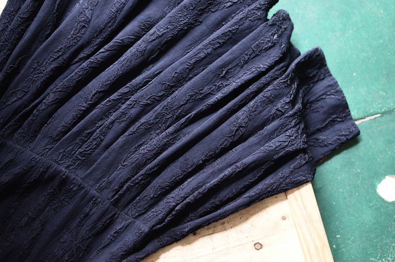 Testing knit fabric gauge — stretching the shaft material between fingers