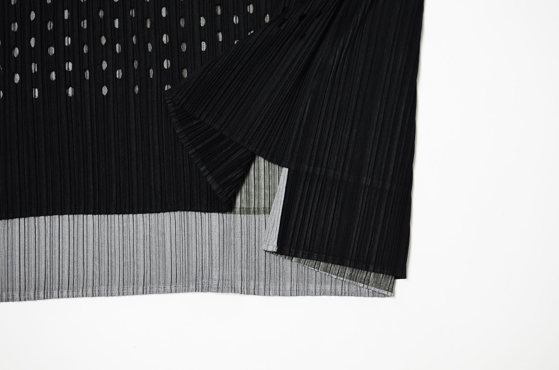 HOMME PLISSÉ ISSEY MIYAKE ブランドのアイテム