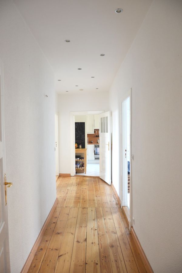 Sunlit hallway with pale oak floorboards, photo by Skylar Kang on Pexels