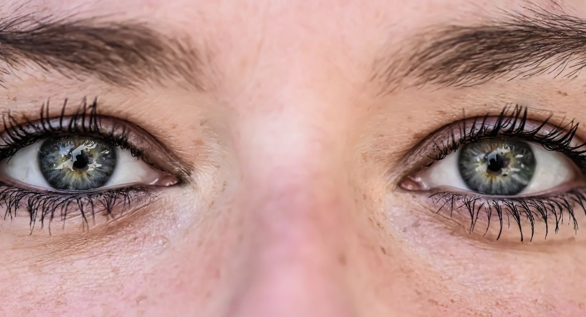 Illustration, quelle couleur de mascara pour les yeux verts
