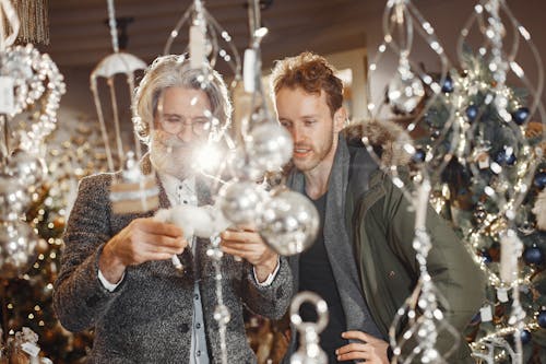 Foto profissional grátis de decorações de Natal, enfeites, foco seletivo