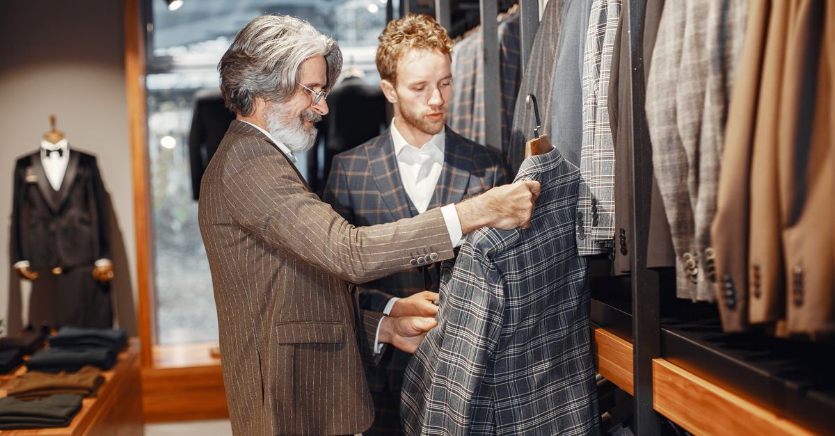 Housse de costume : bien la choisir pour voyager sans faux pli