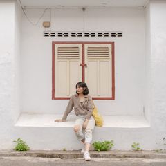 Plain canvas tote in studio light, photo by Nugroho Wahyu on Pexels