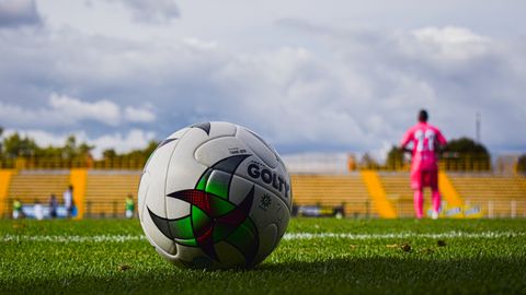 The Science of clay content: Analyzing Performance and Injury Risk (Strategies)