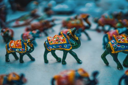 Free Vibrant camel figurines showcasing traditional Indian art at Jaipur market. Stock Photo