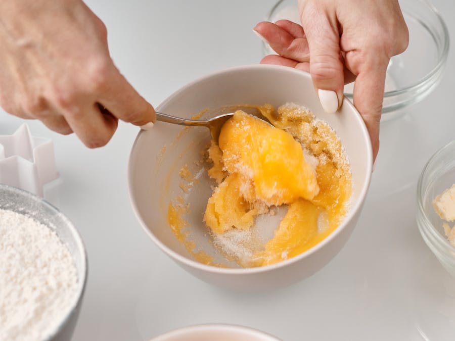 Do you put baking soda or baking powder on shrimp?
