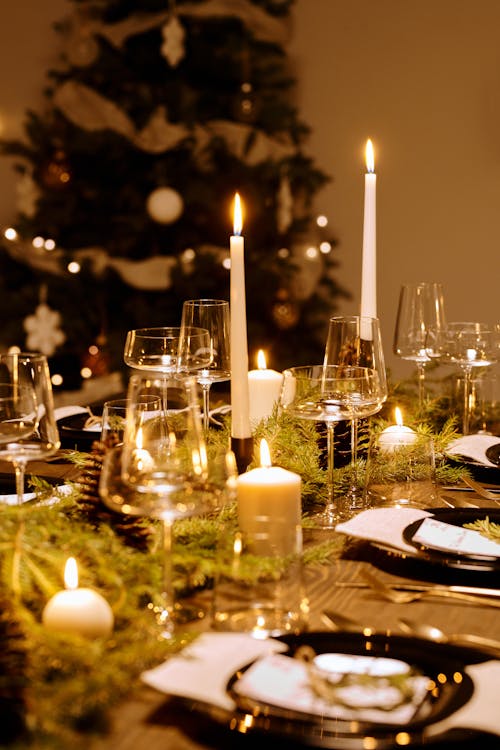 Free 聖誕節的優雅餐桌佈置 Stock Photo