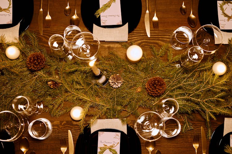 Elegant Table Set-Up For Christmas