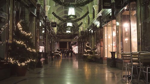 Darmowe zdjęcie z galerii z boże narodzenie, centrum handlowe, korytarz