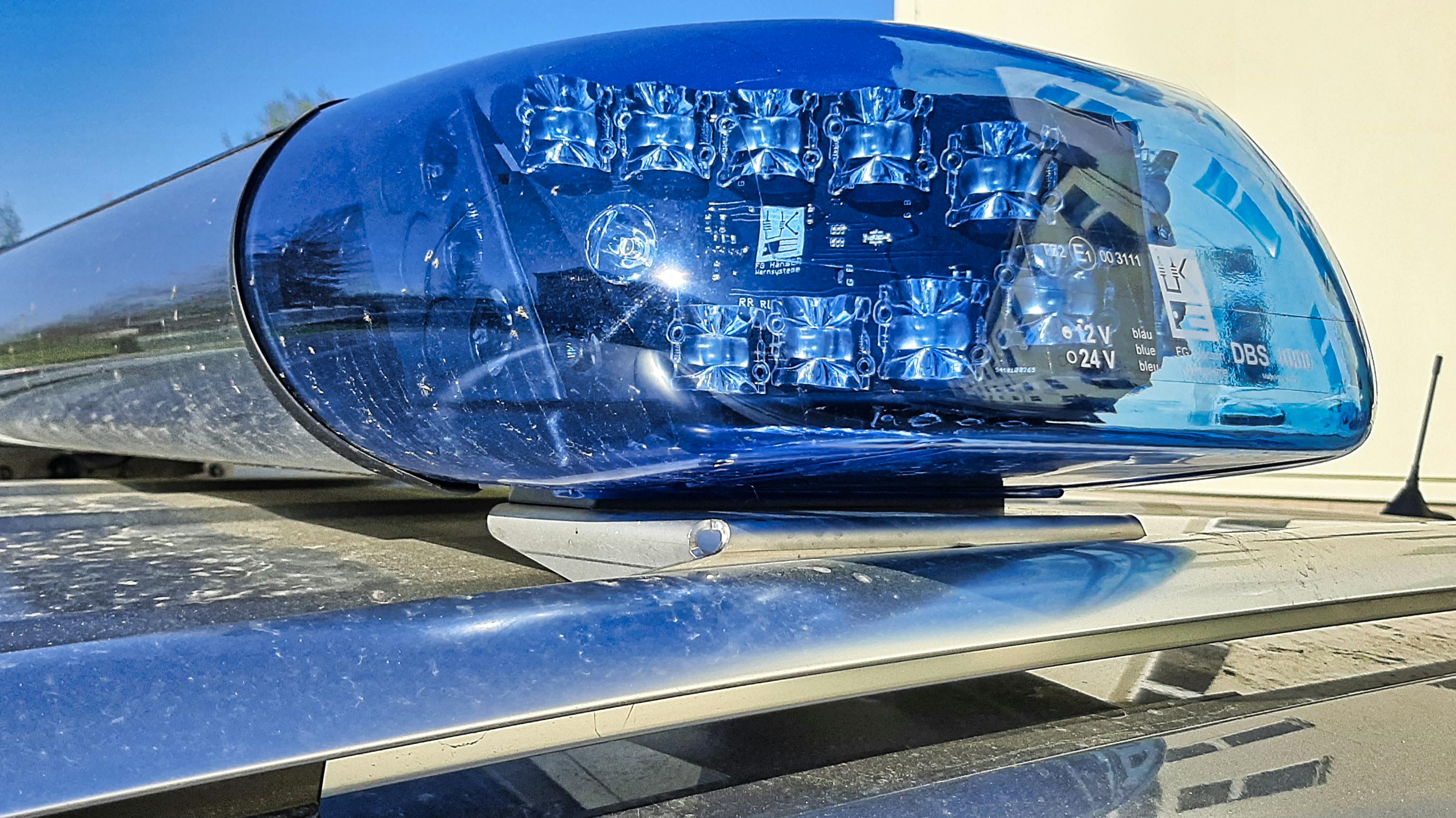 高級車と投資詐欺のイメージ