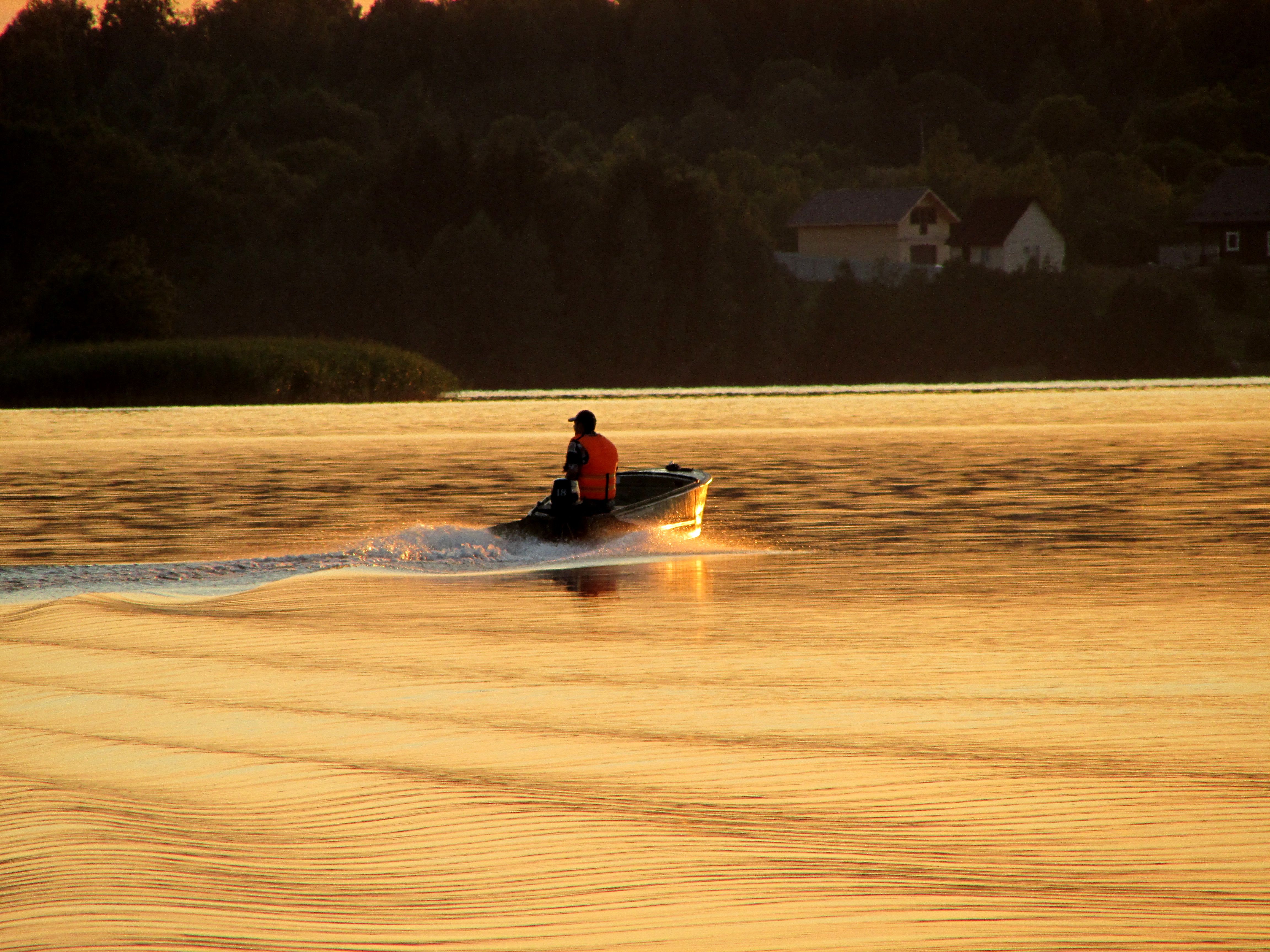 Sunscreen for lakes and dams: Could a thin floating layer of nanomaterial shield water from evaporation?