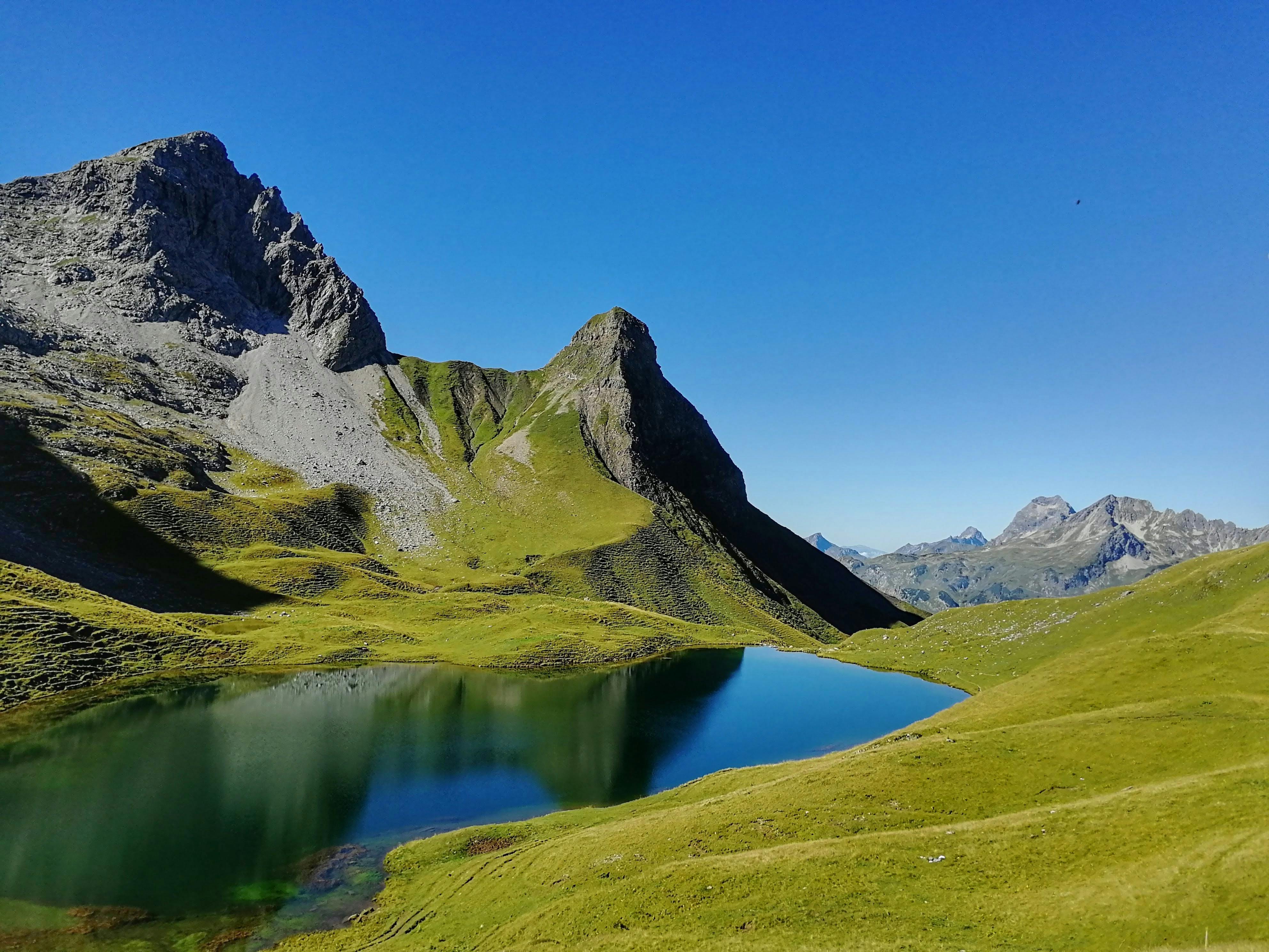 Lake in Forest in Mountains · Free Stock Photo