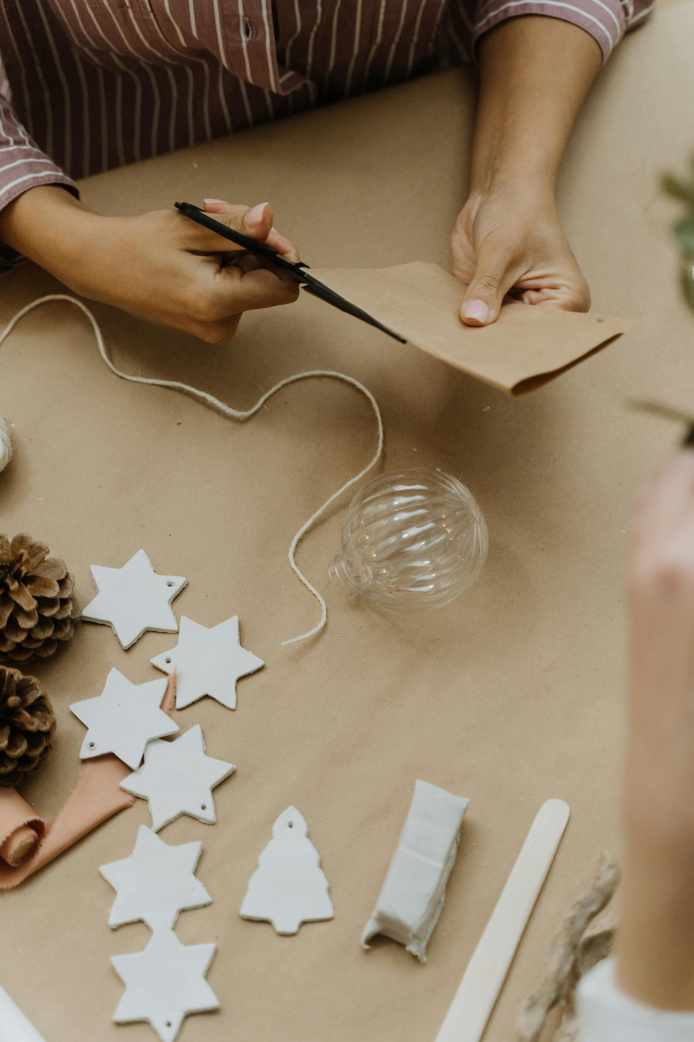 Close-up | String change process | Showing proper winding technique on tuning peg