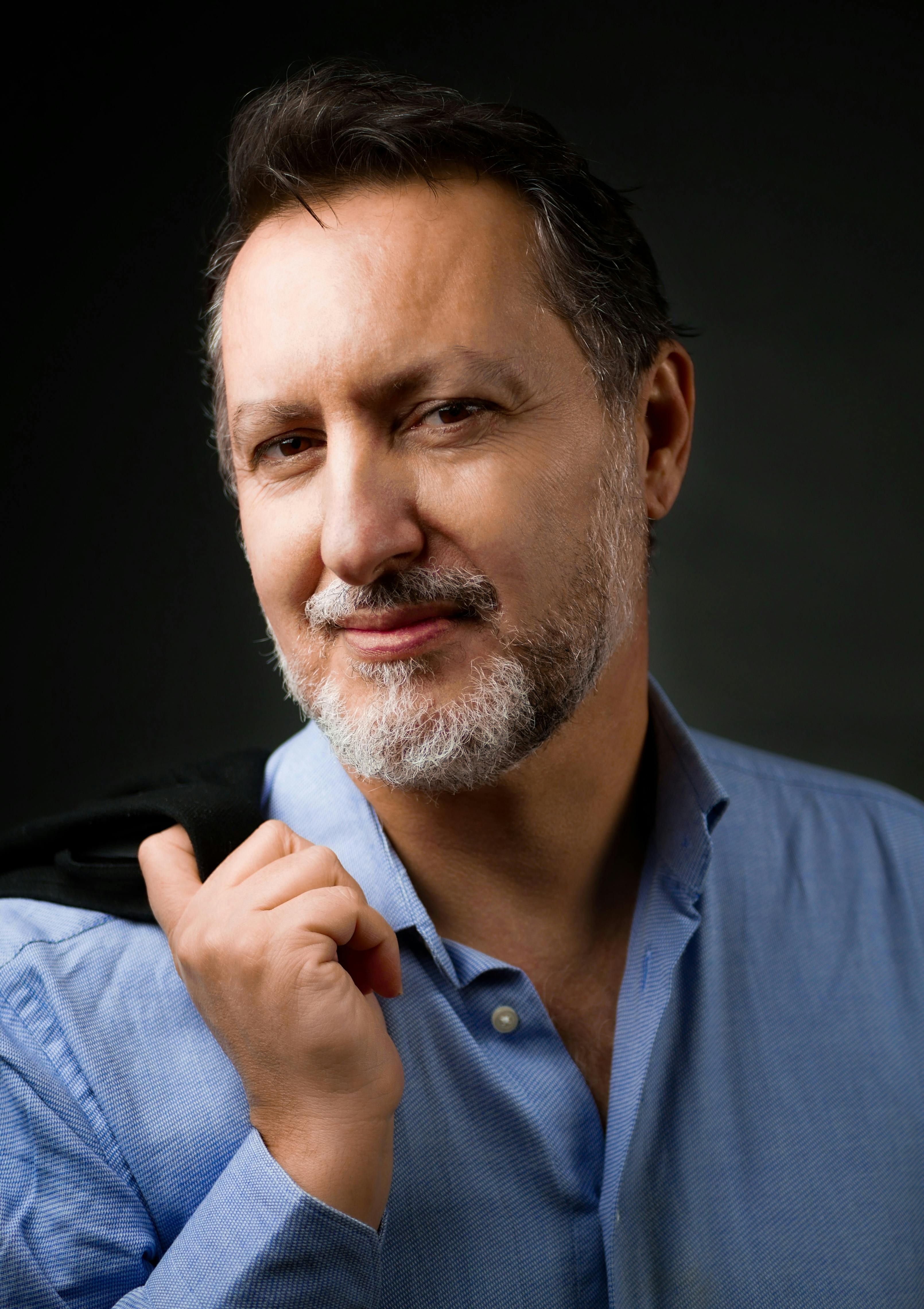 Gratis arkivbilde med ansiktshår, attraktiv, avslappet positur Arkivbilde