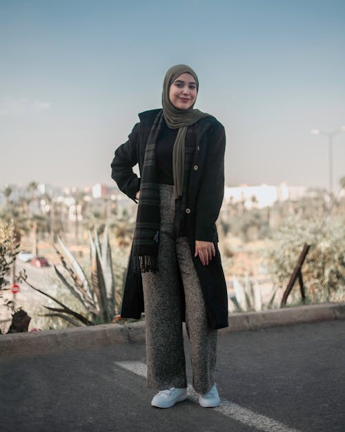 Ilmainen kuvapankkikuva tunnisteilla hijab, huivi, hymyily