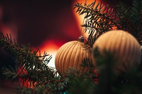 Free A Close-Up Shot of Christmas Balls Stock Photo