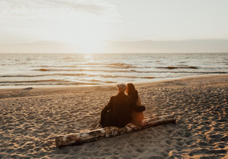 Online dating: starting a conversation on a niche platform