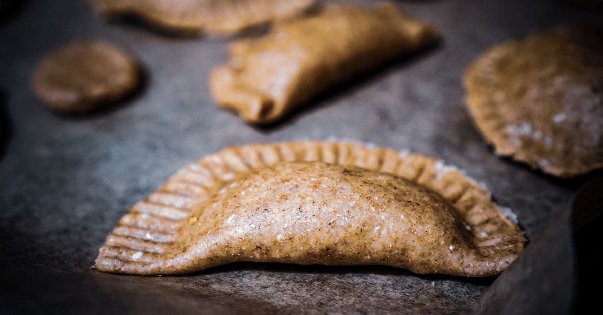 Why Your Homemade Dog Treats Fall Apart (And The Pro Secrets for Bakery-Quality Bites)